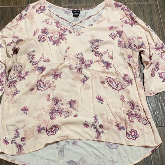 Torrid paisley light pink semi sheer blouse - Picture 2 of 9